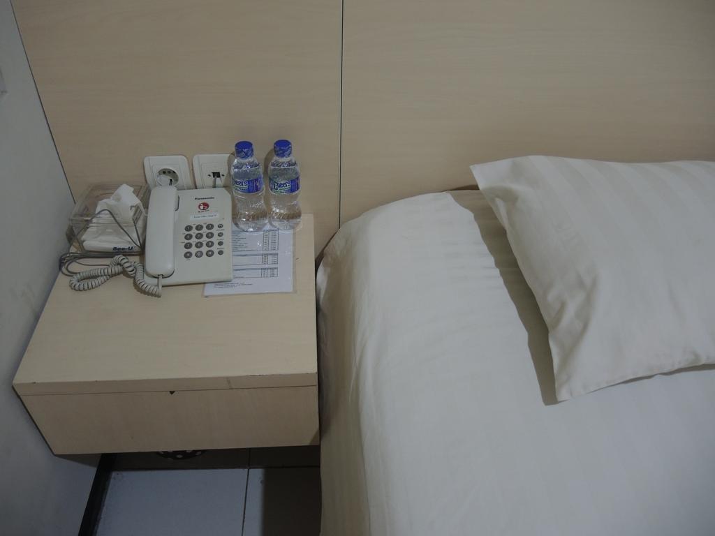 Swk 95 Hotel Surabaya Room photo