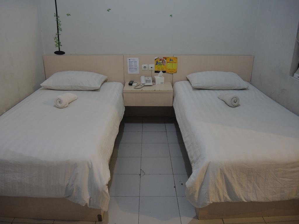 Swk 95 Hotel Surabaya Room photo