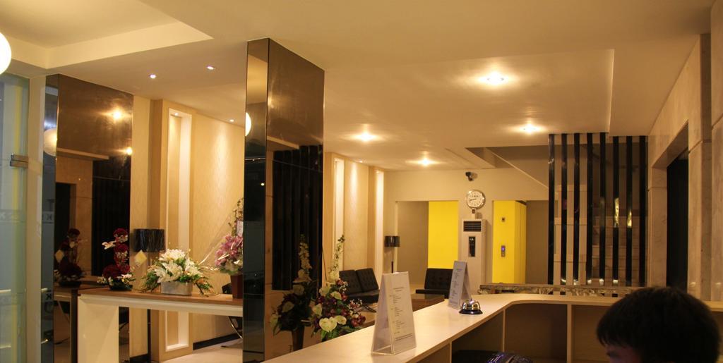Swk 95 Hotel Surabaya Exterior photo